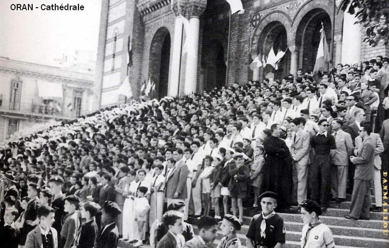Oran - Cathedrale - Parvis.jpg